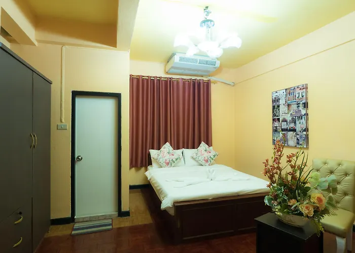 De Sky Sukhumvit Ekkamai Hotel 3*