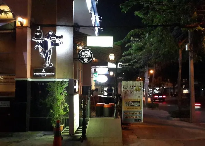 De Sky Sukhumvit Ekkamai Hotel