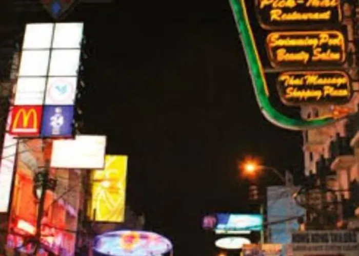 De Sky Sukhumvit Ekkamai Hotel
